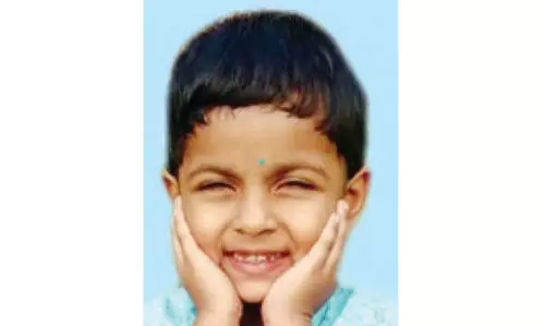 ക​ളി​ക്കു​ന്ന​തി​നി​ടെ പാ​മ്പു​ക​ടി​യേ​റ്റ് മൂ​ന്നു വ​യ​സ്സു​കാ​രി മ​രി​ച്ചു