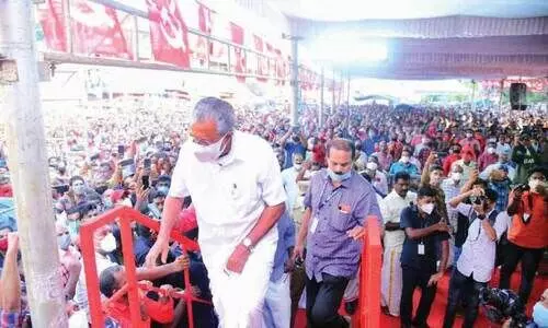 പത്തനംതിട്ടയിൽ മത്സരം കടുക്കുന്നു പത്തനംതിട്ടയിൽ മത്സരം കടുക്കുന്നു