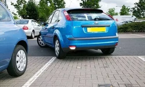 ലൈസൻസ്​ വേണോ? റിവേഴ്​സ്​ എടുക്കണം