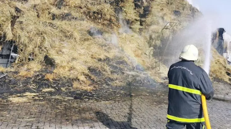 ഇബ്രയിൽ ട്രക്കിന് തീപിടിച്ചു ഇബ്രയിൽ ട്രക്കിന് തീപിടിച്ചു