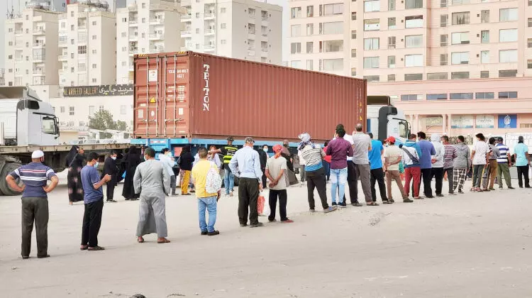 കർഫ്യൂ കാലത്ത് ആശ്വാസമായി സന്നദ്ധ സംഘടനകളുടെ ഭക്ഷണവിതരണം കർഫ്യൂ കാലത്ത് ആശ്വാസമായി സന്നദ്ധ സംഘടനകളുടെ ഭക്ഷണവിതരണം