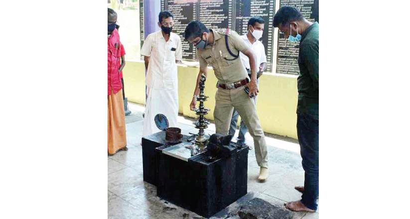 മനക്കൊടിയിൽ ക്ഷേത്രത്തിലും വീടുകളിലും മോഷണം മനക്കൊടിയിൽ ക്ഷേത്രത്തിലും വീടുകളിലും മോഷണം