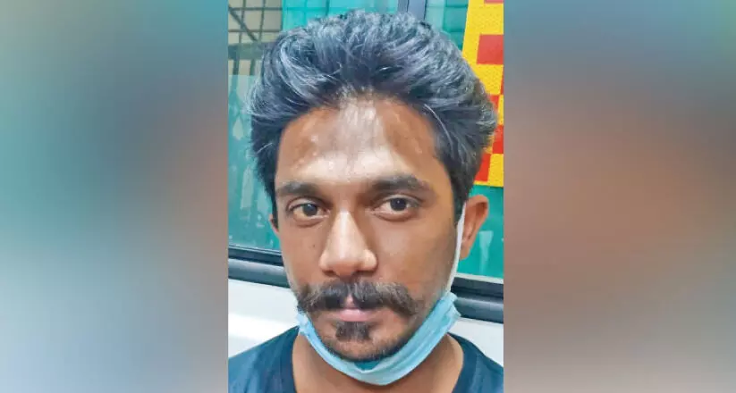 മയക്കുമരുന്ന് കേസിലെ പ്രതി കോവിഡ് നിരീക്ഷണ കേന്ദ്രത്തിലെ കമ്പിവളച്ച് പ്രതി രക്ഷപ്പെട്ടു മയക്കുമരുന്ന് കേസിലെ പ്രതി കോവിഡ് നിരീക്ഷണ കേന്ദ്രത്തിലെ കമ്പിവളച്ച് പ്രതി രക്ഷപ്പെട്ടു