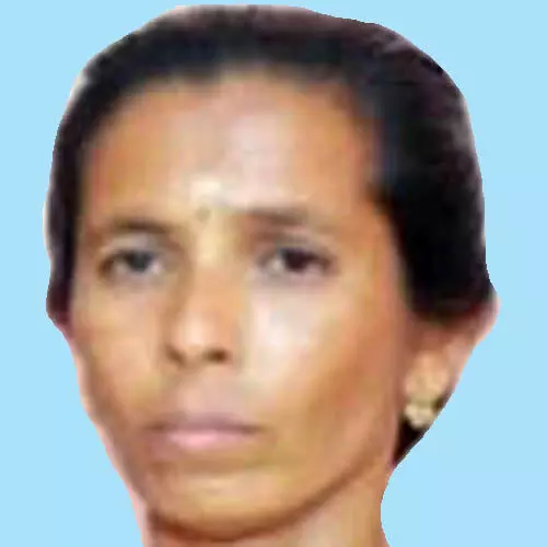 ആം​ബു​ല​ൻ​സും സൂ​പ്പ​ർ​ഫാ​സ്​​റ്റും കൂ​ട്ടി​യി​ടി​ച്ച്​ വീ​ട്ട​മ്മ മ​രി​ച്ചു മ​റ്റൊ​രു അ​പ​ക​ട​ത്തി​ൽ പ​രി​ക്കേ​റ്റ്​ ആശുപത്രിയിലേക്ക്​ പോകുന്നതിനിടെയാണ്​ രണ്ടാം അപകടം