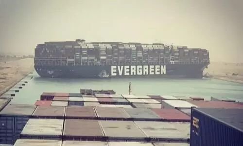 സൂയസ് കനാലിൽ കുടുങ്ങിയ കപ്പലിലെ ജീവനക്കാരെല്ലാം ഇന്ത്യക്കാർ; കപ്പൽ നീക്കാൻ ദിവസങ്ങൾ വേണ്ടിവന്നേക്കും