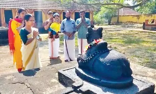 തിരുനെല്ലിയുടെ മനമറിഞ്ഞ് ജയലക്ഷ്മി; പൊ​രി​വെ​യി​ലി​ലും ത​ള​രാ​തെ ഒ.​ആ​ര്‍ കേ​ളു