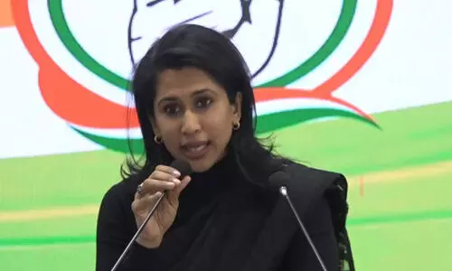 നരേന്ദ്ര മോദി സ്​റ്റേഡിയത്തിന്​ കായിക താരത്തി​െൻറ പേര്​ നൽകണം; ഖേൽ രത്​ന പേര്​ മാറ്റത്തിൽ ഷമ മുഹമ്മദ്​