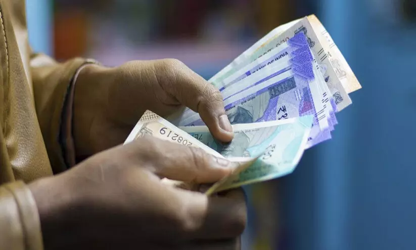 ച​ന്ദ്ര​​നാ​യി ഗാ​നോ​ത്സ​വം തെ​രു​വി​ൽ പാ​ട്ടു​പാ​ടി സ​മാ​ഹ​രി​ച്ച​ത് ഏ​ഴു​ല​ക്ഷം