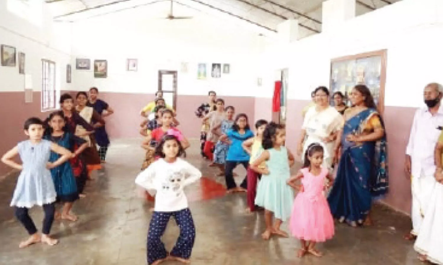 എ​ല്ലാ​റ്റി​നും കൂ​ടെ​യു​ണ്ടാ​കുമെന്ന്​ തോ​മ​സ് ഉ​ണ്ണി​യാ​ട​ന്‍; നാ​ട്ടു​കാ​രി​ൽ ഒ​രാ​ളാ​യി ആ​ർ. ബി​ന്ദു