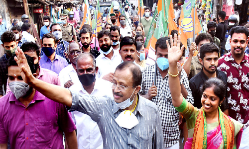 കേന്ദ്രത്തെ ന്യായീകരിച്ച്​, കേരളത്തെ എതിരിട്ട്​