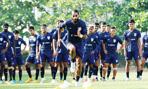 ഇ​മാ​റാ​ത്തി മ​ണ്ണി​ൽ ഇ​ന്ത്യ​ൻ ഫു​ട്​​ബാ​ളി​െൻറ പ​രീ​ക്ഷ​ണ​കാ​ലം