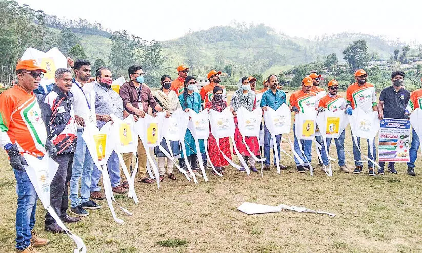പട്ടം വാനിലുയര്ത്തി കന്നിവോട്ടർമാർ പട്ടം വാനിലുയര്ത്തി കന്നിവോട്ടർമാർ