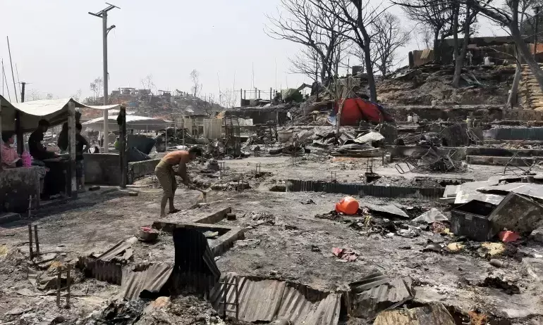 ബംഗ്ലദേശിലെ മ്യാന്മർ അഭയാർഥി ക്യാമ്പിലെ വൻ അഗ്നിബാധ; എല്ലാം നഷ്ടപ്പെട്ട് പതിനായിരങ്ങൾ ബംഗ്ലദേശിലെ മ്യാന്മർ അഭയാർഥി ക്യാമ്പിലെ വൻ അഗ്നിബാധ; എല്ലാം നഷ്ടപ്പെട്ട് പതിനായിരങ്ങൾ