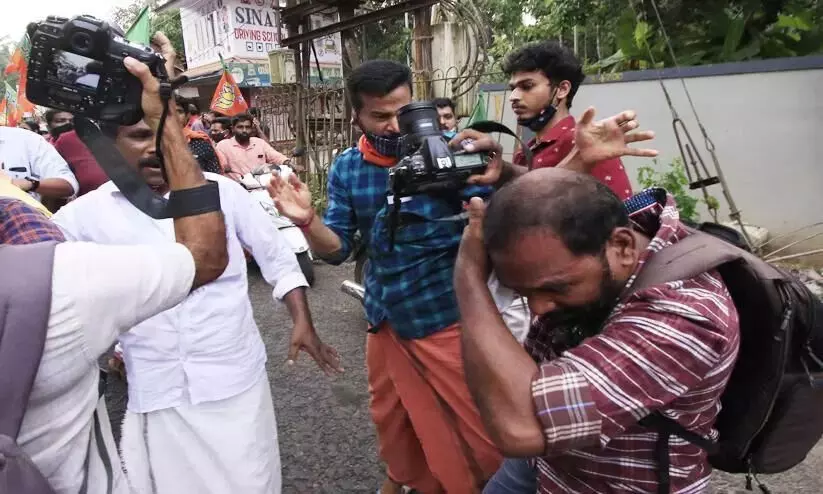 ജന്മഭൂമി ഫോട്ടോഗ്രാഫർക്ക് നേരെ ആക്രമണം: കെ.യു.ഡബ്ല്യു.ജെ പ്രതിഷേധിച്ചു