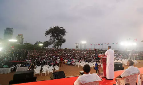 ക്യാപ്​റ്റ​നെ കാണാൻ നിറഞ്ഞ ഗാലറി