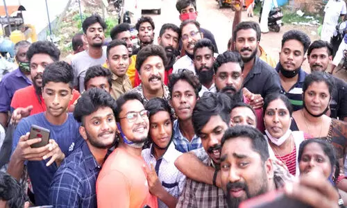 സെൽഫി ഒരു ചെലവില്ലാത്ത പ്രചാരണം