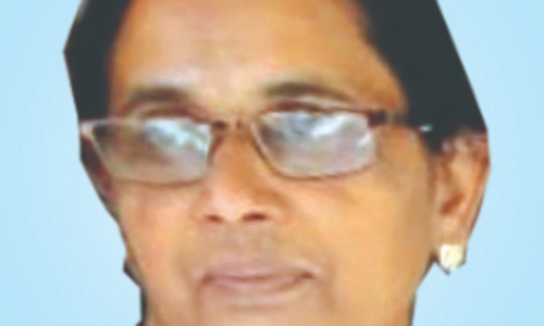 വാ​ഹ​നാ​പ​ക​ട​ത്തി​ൽ വീ​ട്ട​മ്മ മ​രി​ച്ചു