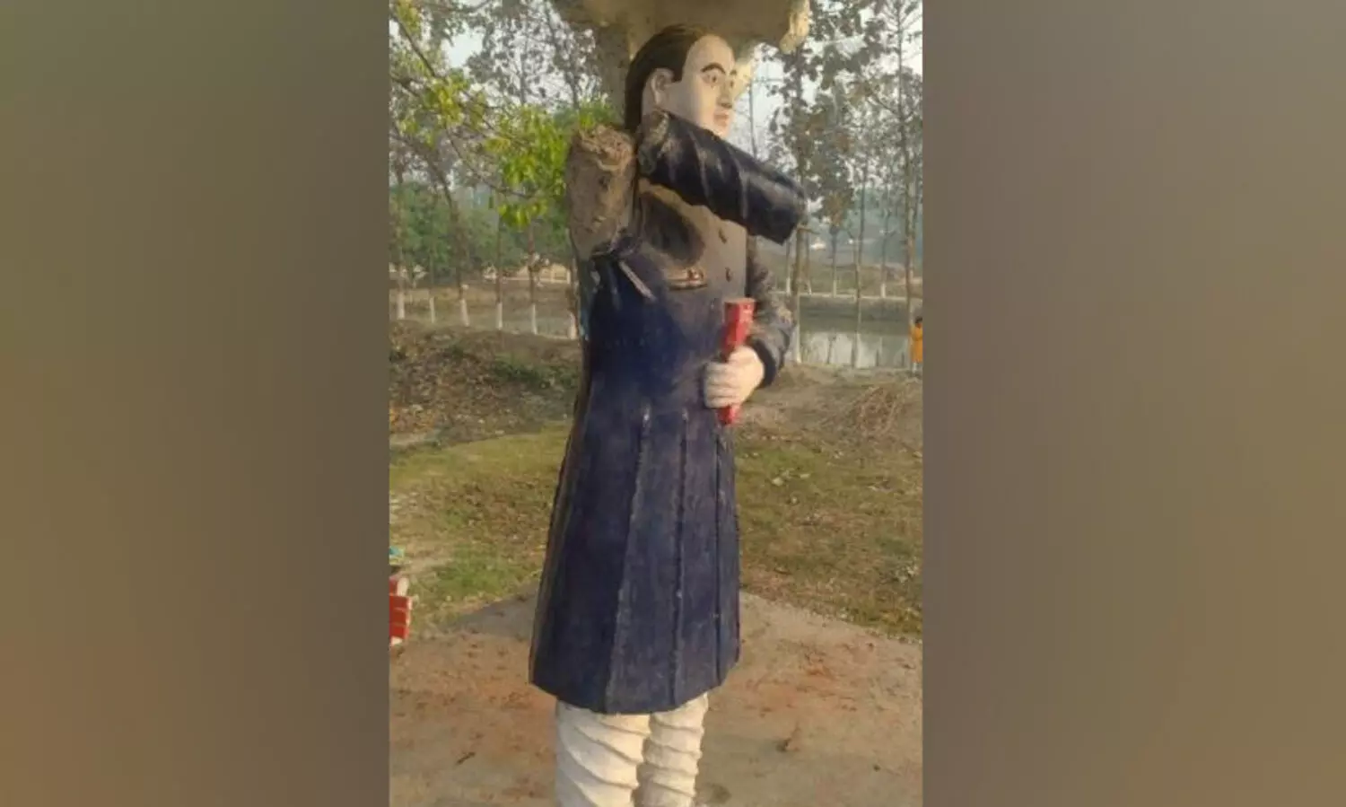 യു.പിയിൽ അംബേദ്​കർ പ്രതിമ തകർത്തു