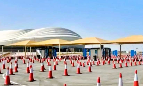 വാ​ക്​​സി​നേ​ഷ​ന്​ വ​ൻ വേ​ഗം: മികച്ച സൗകര്യങ്ങളുമായി ര​ണ്ട്​ ഡ്രൈ​വ്​ ത്രൂ ​ സെൻറ​റു​ക​ളും