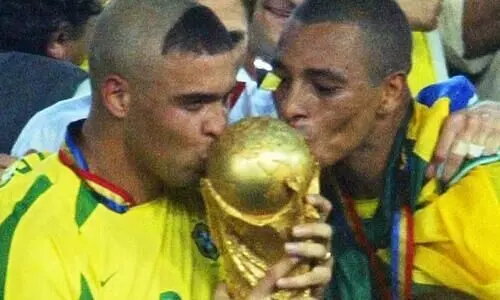 ആ ​ഹെ​യ​ർ​സ്​​റ്റൈ​ൽ ഭീ​ക​ര​മാ​യി​രു​ന്നു,​  അ​മ്മ​മാ​രേ മാ​പ്പ്​