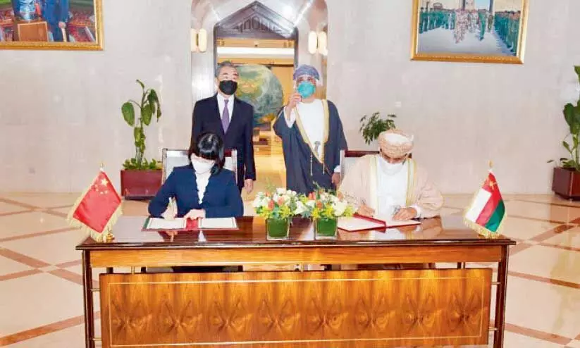 ഒമാനും ചൈനയും സഹകരണ കരാറിൽ ഒപ്പുവെച്ചു