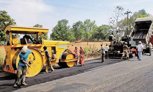 റോ​ഡ് നി​ർ​മാ​ണ​ത്തി​ലെ അ​പാ​ക​ത കാ​ര​ണം അ​പ​ക​ടം സം​ഭ​വി​ച്ചാ​ൽ  കേ​സെ​ടു​ക്ക​ണമെന്ന്​