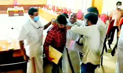 പാലാ നഗരസഭയിൽ സി.പി.എം- കേരള കോൺഗ്രസ്​ കൈയാങ്കളി; ത​മ്മി​ല​ടിയുടെ വിഡിയോ വൈറലായി