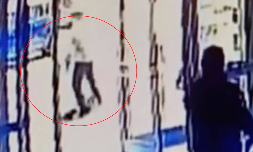 അമേരിക്കയിൽ ഏഷ്യൻ വയോധികക്ക് ക്രൂര മർദനം; ഇടപെടാതെ കാഴ്ചക്കാർ -VIDEO അമേരിക്കയിൽ ഏഷ്യൻ വയോധികക്ക് ക്രൂര മർദനം; ഇടപെടാതെ കാഴ്ചക്കാർ -VIDEO