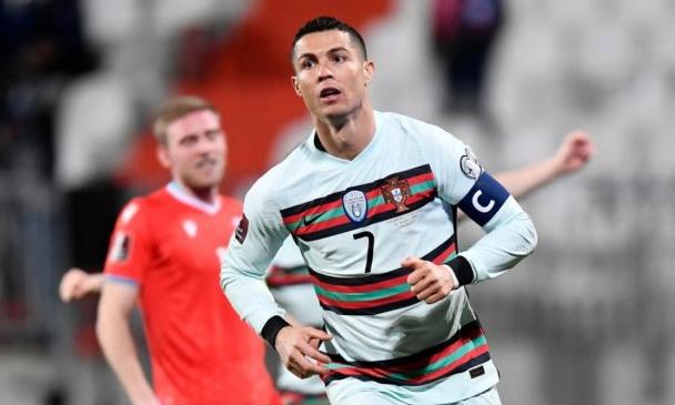 ആറുഗോൾ അകലം: ലോക റെക്കോർഡിലേക്ക് കണ്ണുനട്ട് ക്രിസ്റ്റ്യാനോ ആറുഗോൾ അകലം: ലോക റെക്കോർഡിലേക്ക് കണ്ണുനട്ട് ക്രിസ്റ്റ്യാനോ