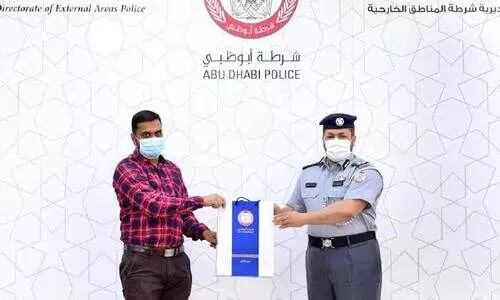 കളഞ്ഞുകിട്ടിയ പണം ​പൊലീസിന്​ കൈമാറി മലയാളി യുവാവ്