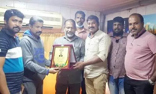 അ​സീ​സ് പു​ന്നൂ​രി​ന് യാ​ത്ര​യ​യ​പ്പ് ന​ൽ​കി