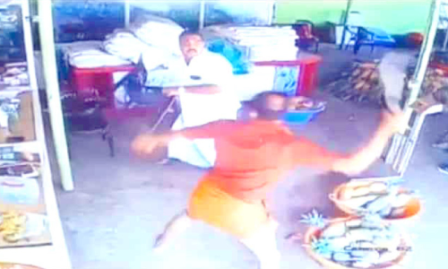 man attacked in vazhakkulam