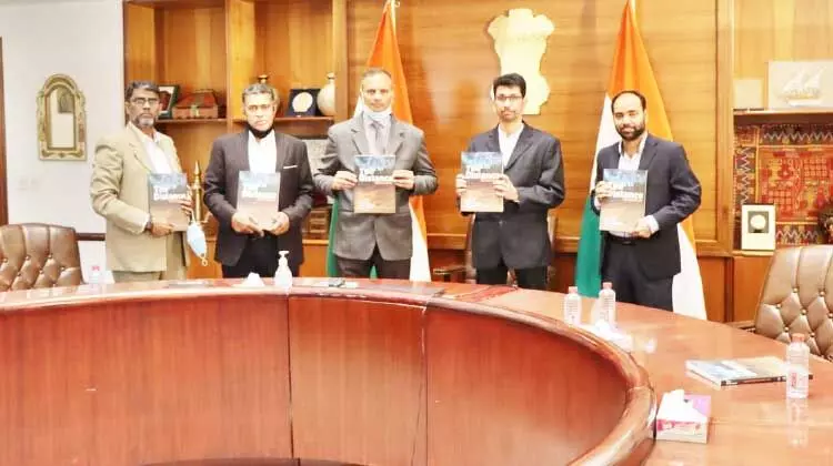 ഇന്ത്യ ഫ്രറ്റേണിറ്റി ഫോറം സുവനീർ ദി ഡിസ്റ്റൻസ് പ്രകാശനം ചെയ്തു ഇന്ത്യ ഫ്രറ്റേണിറ്റി ഫോറം സുവനീർ ദി ഡിസ്റ്റൻസ് പ്രകാശനം ചെയ്തു