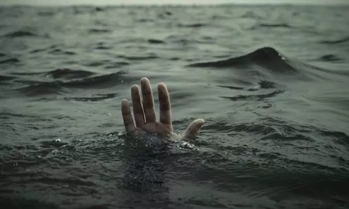 വിനോദ സഞ്ചാരത്തിനെത്തിയ വിദ്യാർഥി രാമക്കൽമേട്ടിൽ മുങ്ങിമരിച്ചു വിനോദ സഞ്ചാരത്തിനെത്തിയ വിദ്യാർഥി രാമക്കൽമേട്ടിൽ മുങ്ങിമരിച്ചു