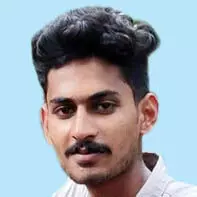 സ്കൂ​ട്ട​ർ വൈ​ദ്യു​തി കാ​ലി​ലി​ടി​ച്ച് യു​വാ​വ് മ​രി​ച്ചു