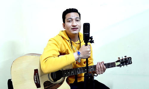 കി​ഷോ​ർ നേ​പ്പാ​ളി,  ഖ​ൽ​ബ്​ കൊ​ണ്ട്​ മ​ല​യാ​ളി