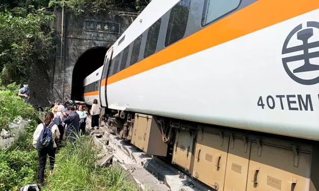 Taiwan train derailed