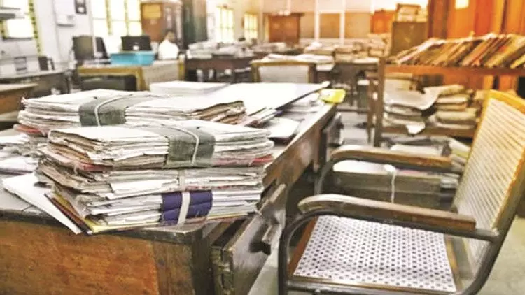 നെറ്റ്വർക്ക് തകരാർ; ട്രഷറി ഇടപാടുകൾ വീണ്ടും തടസ്സപ്പെട്ടു നെറ്റ്വർക്ക് തകരാർ; ട്രഷറി ഇടപാടുകൾ വീണ്ടും തടസ്സപ്പെട്ടു