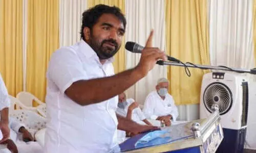 കേ​ര​ളം നി​റ​ഞ്ഞ്​ ചാ​ണ്ടി ഉ​മ്മ​ൻ