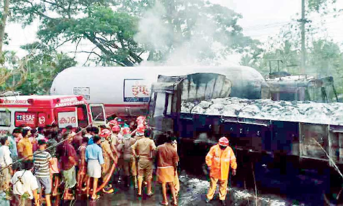 ഭീ​തി​യു​ടെ മു​ൾ​മു​ന​യി​ൽ നാ​ലു​മ​ണി​ക്കൂ​ർ