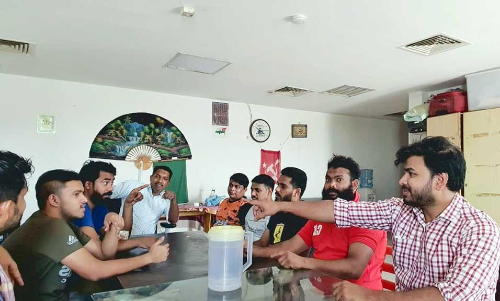 വോ​ട്ടാ​വേ​ശ​ത്തി​ൽ നി​റ​ഞ്ഞ് ബാ​ച്​​ല​ർ മു​റി​ക​ൾ