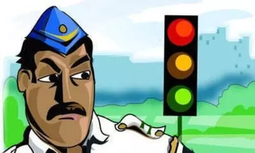 ഗതാഗത ക്രമീകരണങ്ങളിൽ ശ്വാസം മുട്ടി ജനം