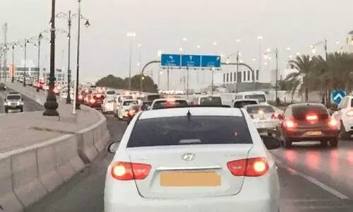 വാ​ഹ​നാ​പ​ക​ട​ം; ഗ​താ​ഗ​തം സ്​​തം​ഭി​ച്ചു