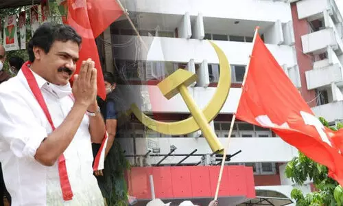 പാലായിൽ മഞ്ഞുരുക്കാൻ എ.കെ.ജി സെൻററിൽനിന്ന് സ്പെഷ്യൽ സ്ക്വാഡ് പാലായിൽ മഞ്ഞുരുക്കാൻ എ.കെ.ജി സെൻററിൽനിന്ന് സ്പെഷ്യൽ സ്ക്വാഡ്