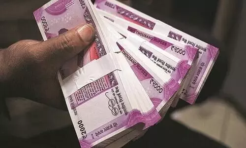 തമിഴ്​നാട്ടിൽ വോട്ടർമാർക്ക്​ വ്യാപക പണ വിതരണം; അ​ണ്ണാ ഡി.​എം.​കെ പ്ര​വ​ർ​ത്ത​ക​ർ അ​റ​സ്​​റ്റി​ൽ