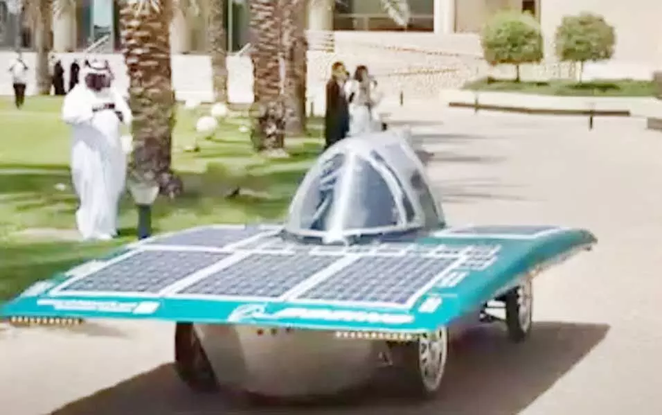 ജിദ്ദയിലെ അൽഫൈസൽ യൂനിവേഴ്സിറ്റി സൗരോർജ കാർ പുറത്തിറക്കി ജിദ്ദയിലെ അൽഫൈസൽ യൂനിവേഴ്സിറ്റി സൗരോർജ കാർ പുറത്തിറക്കി