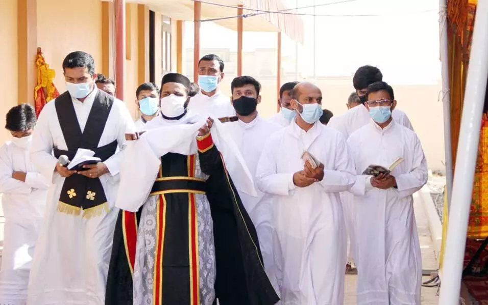 ദു:​ഖ​വെ​ള്ളി ആ​ച​രി​ച്ച്​ യു.​എ.​ഇ​യി​ലെ പ​ള്ളി​ക​ളും