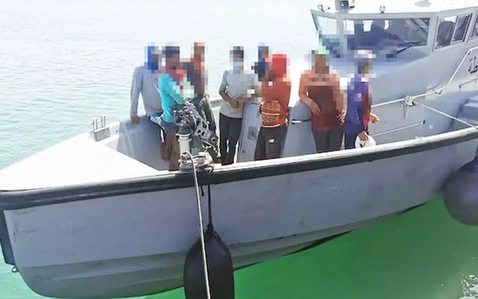 അനധികൃത മത്സ്യബന്ധനം: വിദേശികൾ പിടിയിൽ അനധികൃത മത്സ്യബന്ധനം: വിദേശികൾ പിടിയിൽ