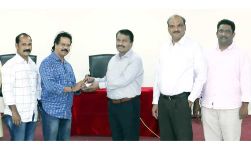 ബി.​കെ.​എ​സ്‌ നോ​ർ​ക്ക ഹെ​ൽ​പ്‌ ​െഡ​സ്ക്കി​ൽ കാ​ർ​ഡു​ക​ളെ​ത്തി