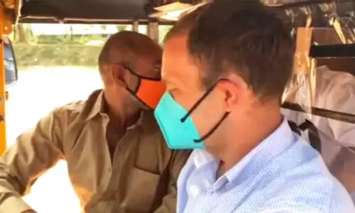 വയനാട്ടിൽ ഓ​ട്ടോ ഡ്രൈവർ ഷരീഫിനൊപ്പം രാഹുലിന്‍റെ യാത്ര; ബുദ്ധിമുട്ടുകൾ പരിഹരിക്കാമെന്ന്​ ഉറപ്പ്​ VIDEO